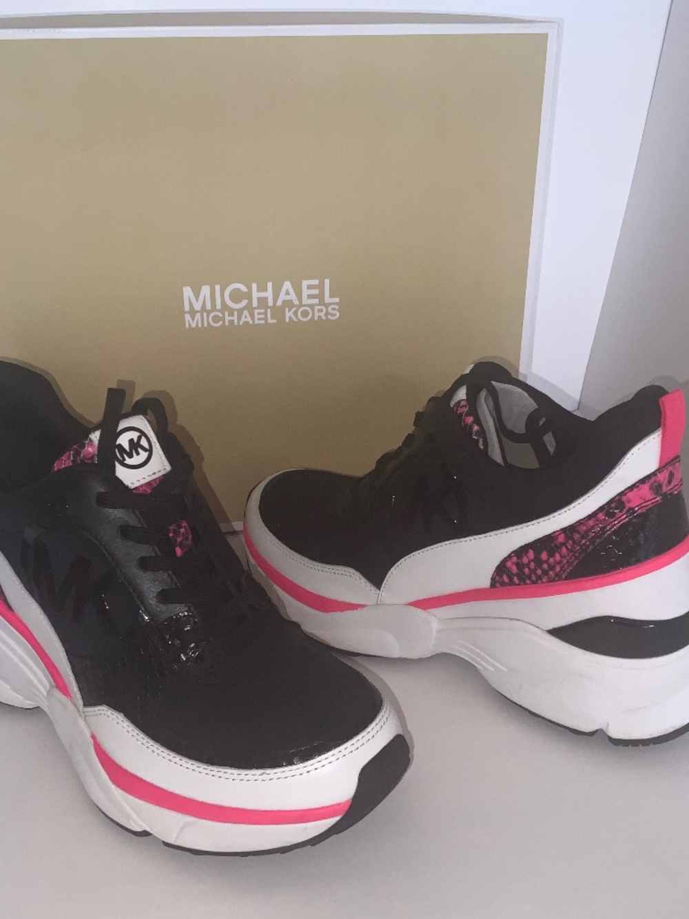 Michael Kori’s Mickey Trainer - Size: 8 - Style#: 43R0MKFS2D